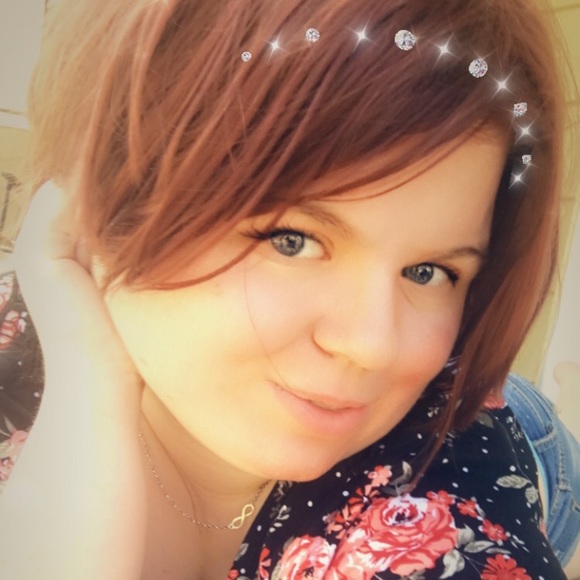 Meet your Posher, Erin - Picture 2 of 3